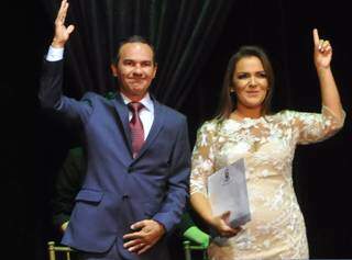 Marquinhos e Adriane Lopes durante a posse para a prefeitura de Campo Grande em 2017. (Foto: Arquivo/Campo Grande News)