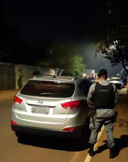 Trio de ladr&otilde;es rouba carro e leva at&eacute; o cachorro de v&iacute;tima