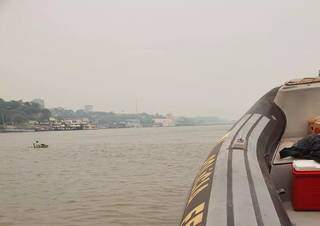 Com embarcações, PF cumpre mandados em investigação sobre queimadas no Pantanal. (Foto: Divulgação/PF)