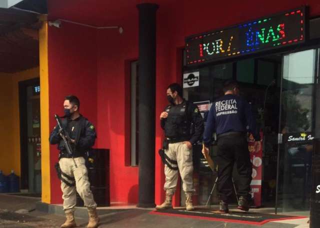 Receita faz opera&ccedil;&atilde;o em lojas que vendem contrabando 