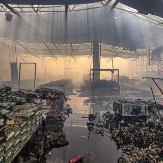 Vídeo: Bombeiros mostram por dentro tudo o que virou cinzas no Atacadão