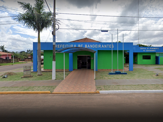 Fachada da Prefeitura de Bandeirantes, município com pouco mais de 6 mil habitantes (Foto: Street View) 