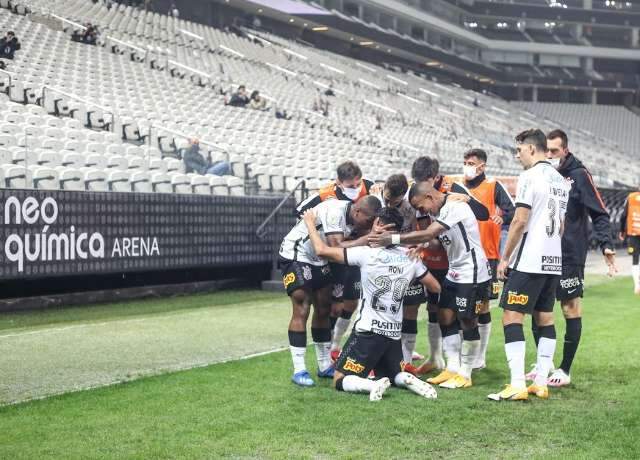 Corinthians derrota Bahia e se afasta da zona de rebaixamento do Brasileir&atilde;o