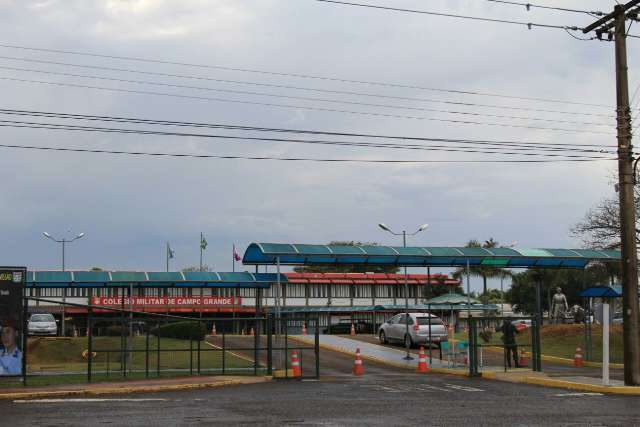Ex&eacute;rcito ignora decreto municipal e reabre col&eacute;gio militar dia 21