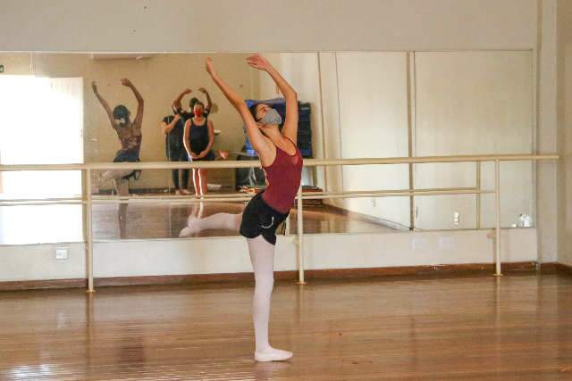 Aulas de ballet no Jacques da Luz est&atilde;o de volta, mas com regras