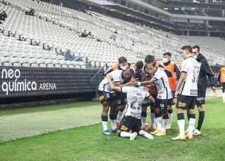 Comemoração dos jogadores após a vitória desta noite. (Foto: Rodrigo Coca/Agência Corinthians)