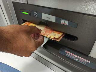 No programa Bolsa Família, será o primeiro saque de R$ 300. (Foto: Kísie Ainoã)