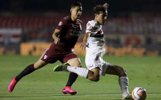 Com dois gols contra, S&atilde;o Paulo arranca empate com River Plate no Morumbi