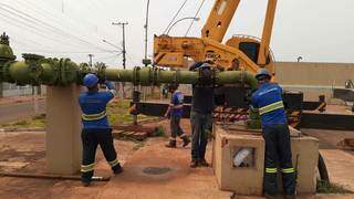 Trabalhadores da águas guariroba realizando manutenção(Foto:Divulgação/Assessoria)
