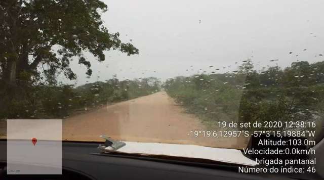 Finalmente, brigadistas s&atilde;o surpreendidos por chuva r&aacute;pida no Pantanal 