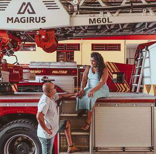 Usada no combate ao incêndio do Atacadão, a viatura modelo Magirus teve participação especial no ensaio (Foto: Gabriel Calazans)