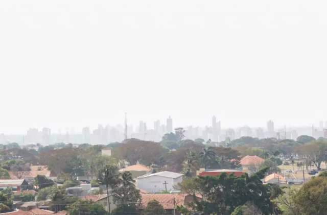 Instituto alerta para tempestade, mas Capital segue coberta por fuma&ccedil;a