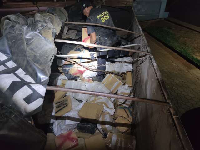 Carreta tinha 3 toneladas de maconha &quot;camuflada&quot; em carga de milho