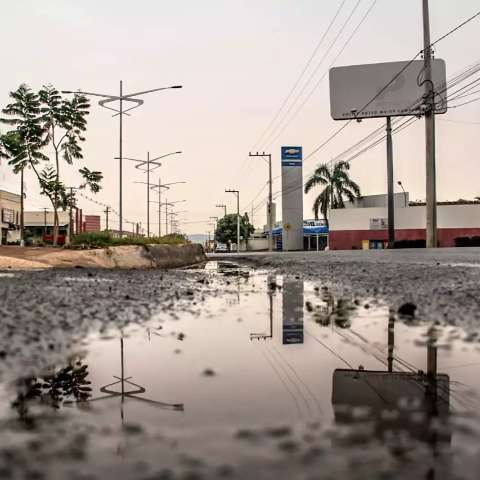 Chuva dura cerca de 20 minutos, molha rua, mas piora o calor na regi&atilde;o Norte
