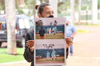 Imagens do Campo Grande News sendo usadas para mostrar o trabalhos dos homenageados. (Foto: Paulo Francis)