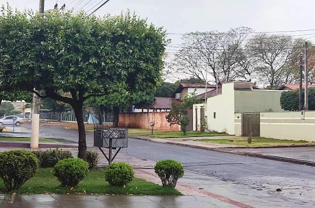 Com trov&otilde;es na madrugada, segunda tem chuva e 15&ordm;C em Dourados