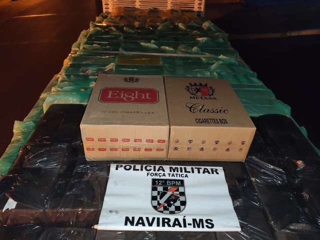Homens fogem por rio e abandonam caminh&atilde;o com cigarros contrabandeados