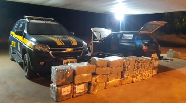 PRF encontra mais de 600 kg de maconha abandonada em ve&iacute;culo