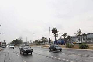A foto mostra chuva na avenida Gury Marques; mudança no tempo trouxe alívio toda a cidade (Foto: Paulo Francis)
