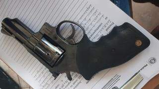 Revólver usado no crime (Foto: Divulgação)