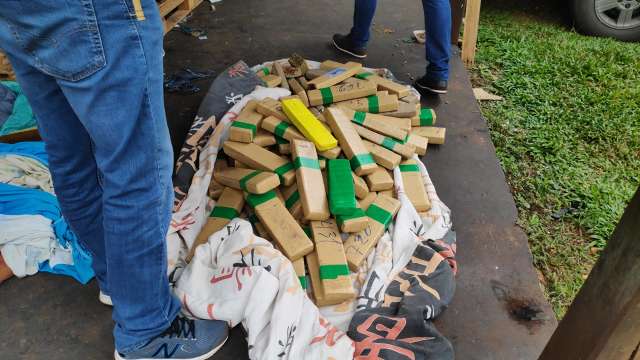 Pol&iacute;cia descobre dep&oacute;sito com 1 tonelada de maconha nos fundos de igreja