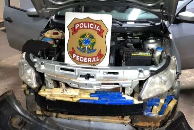 Dupla &eacute; presa com 42,5 quilos de coca&iacute;na em oficina na fronteira 