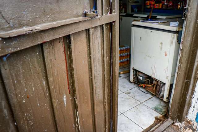 Pol&iacute;cia divulga telefone para den&uacute;ncia sobre assassino de dono de conveni&ecirc;ncia