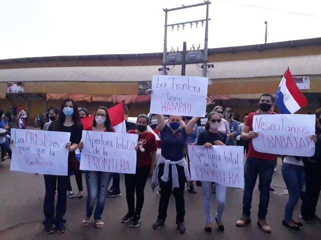 &ldquo;A fronteira tem fome!&rdquo;, gritam paraguaios para cobrar fim de bloqueio