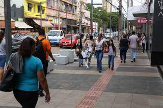 Movimentação de pessoas no comércio de Campo Grande (Foto: Paulo Francis/Arquivo)