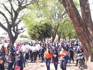 Paraguaios marcham em protesto pela reabertura da fronteira (Foto: W Teixeira)