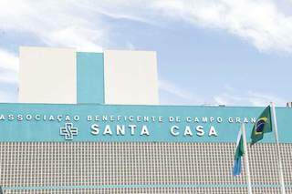 Fachada da Santa Casa de Campo Grande anúnciou restrição de cirurgias (Foto: Kísie Ainoã/Arquivo)
