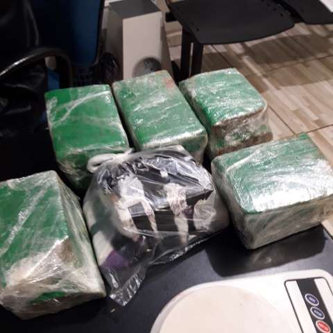 Agente penitenci&aacute;rio encontra 6 kg de maconha dentro de Instituto Penal