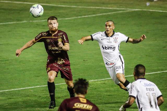 Corinthians volta a mostrar fragilidade e perde para o Sport por 1 a 0