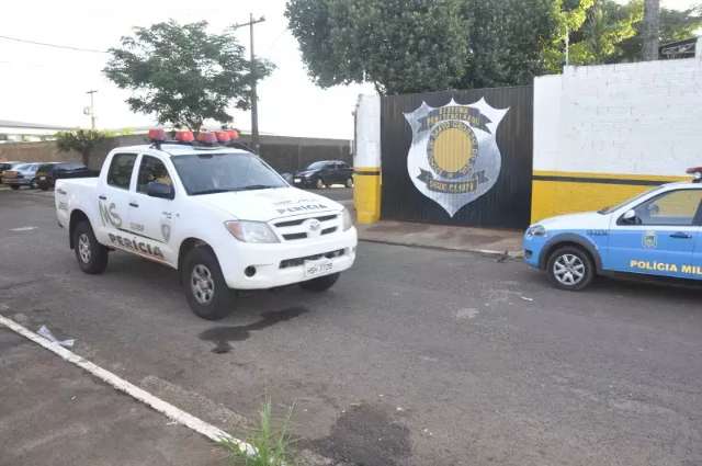 Preso que afirma ter sido &quot;expulso&quot; por fac&ccedil;&atilde;o &eacute; foragido, segundo Ag&ecirc;ncia