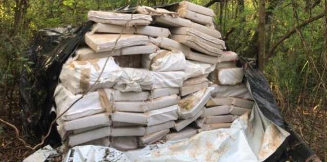 Traficante &eacute; preso com arma e 3,7 toneladas de maconha em ch&aacute;cara na fronteira