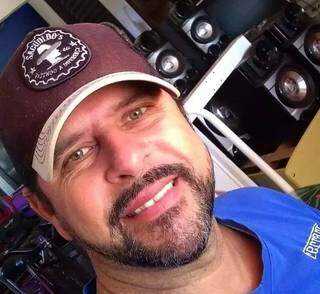 Reginaldo Alves Ramalho, 45 anos, morreu na noite de ontem. (Foto: Reprodução/Facebook)