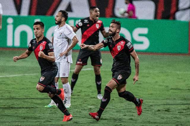 Atl&eacute;tico-GO derruba ap&aacute;tico Fluminense e &eacute; &uacute;ltimo classificado na Copa do Brasil