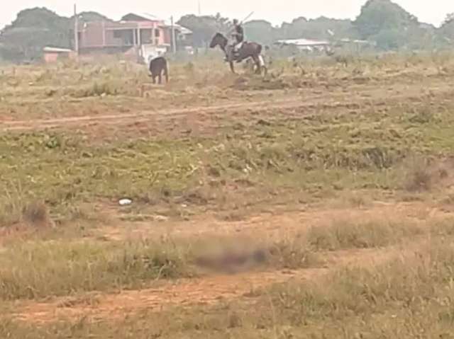 Pol&iacute;cia prende jovem suspeito de estuprar e executar mulher 