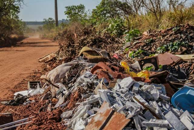Bairro tem &aacute;rea proibida, gra&ccedil;as &agrave; mania de transformar ruas em terra de ningu&eacute;m