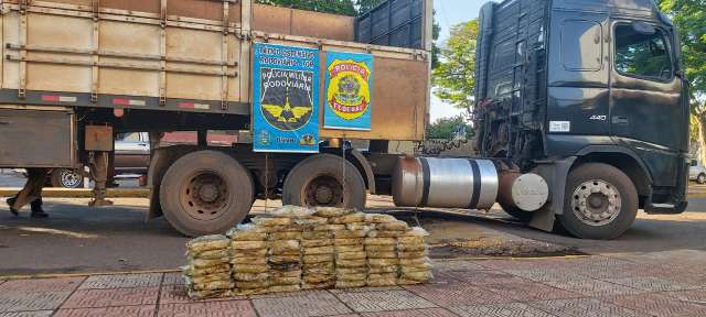 Casal &eacute; preso com 126 quilos de coca&iacute;na que seria entregue em SP
