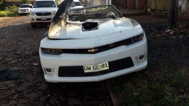 Para pol&iacute;cia, carros de luxo queimados s&atilde;o de traficante desaparecido