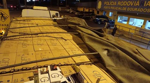 Carreta com R$ 2,1 milh&otilde;es em cigarros &eacute; abandonada &agrave; margem da MS-386