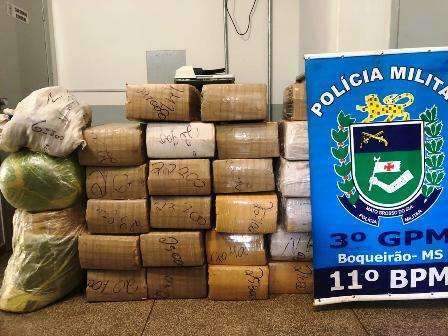 Carro furtado em Belo Horizonte &eacute; apreendido com 700 kg de maconha na BR-060