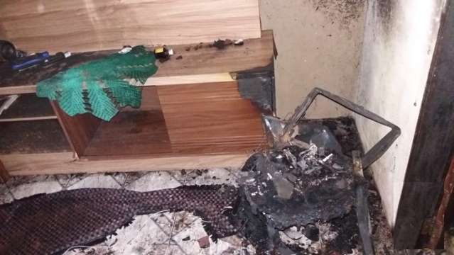 Casa &eacute; incendiada ap&oacute;s homem chamar a PM para conter som alto de vizinho