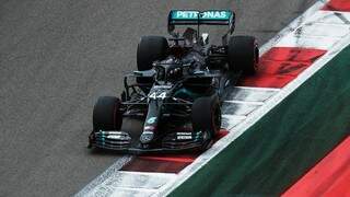 Piloto inglês, Lewis Hamilton, fez volta mais rápida no treino (Foto: Pavel Golovkin - Pool/Getty Images)