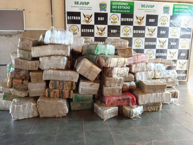 Apreendida carreta com mais de tr&ecirc;s toneladas de maconha na fronteira