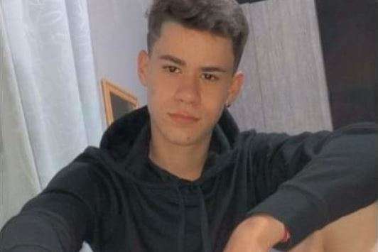 Jovem de 19 anos morre atropelado por &ocirc;nibus em cruzamento