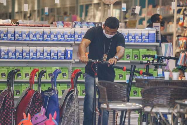 Com &quot;xing ling&quot; no alvo, a&ccedil;&atilde;o contra sonegadores recolhe produtos no Centro