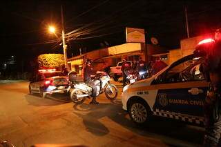 Guarda Civil Metropolitana durante fiscalização do toque de recolher em Campo Grande. (Foto: Arquivo/Kísie Ainoã)