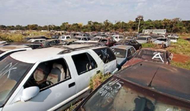 Detran coloca em leil&atilde;o sucatas de mil motocicletas e mais de 150 carros